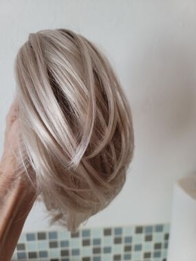 Women's Lace Front Wig - Ash Blonde Layered Style